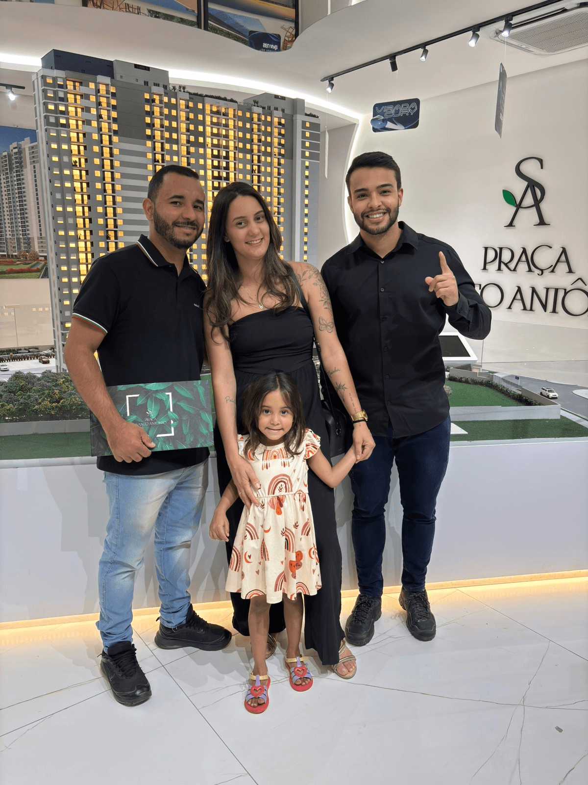 Família realizando o sonho da casa própria